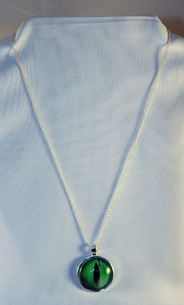 Green Handcrafted Glass Dragon Eye Necklace - 13-001D